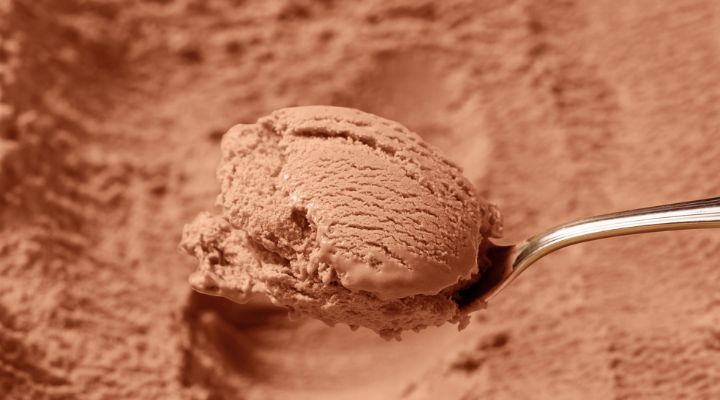 Sorvete Caseiro de Chocolate Rápido e Cremoso