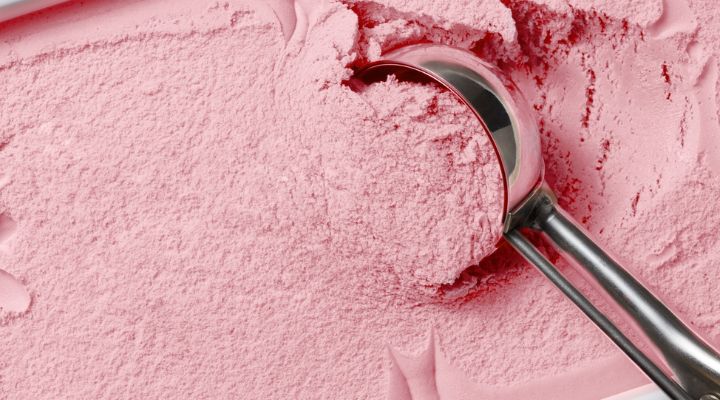 Sorvete Caseiro de Morango Cremoso e Fácil